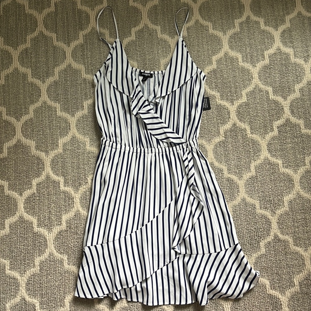 Beautiful Express summer dress - elastic waistband, never worn!